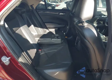 2017 Chrysler 300C z USA, uszkodzony, nr VIN 2C3CCAEG8HH579752